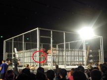 Steel_cage_deathmatch_with_200_fluorescent_light_tubes_-_Ryuji_Ito_vs._Yuko_Miyamoto_-_Big_Jap...jpg